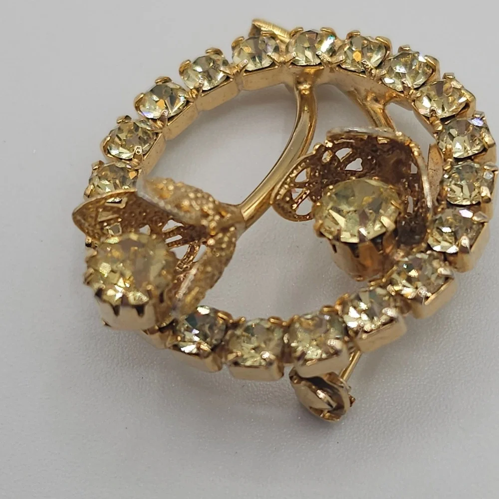 Vtg Gold‎ Tone Light Green Rhinestone Floral Brooch Old Hollywood Glam Elegant